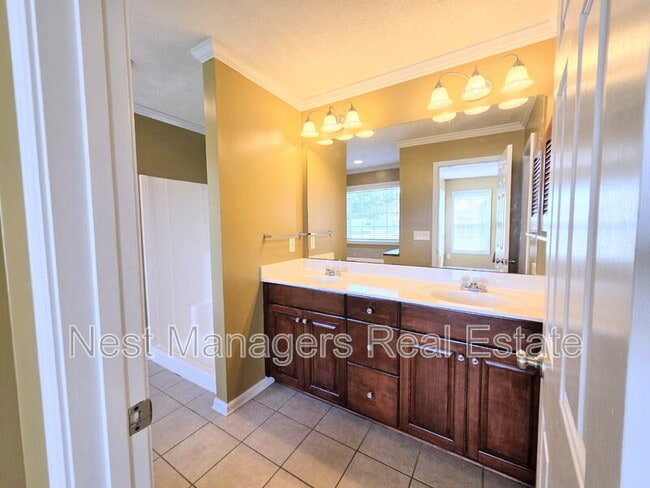 Building Photo - 1612 Middle Creek Cir