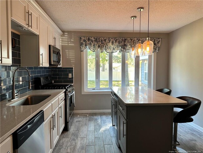 Building Photo - 5921 Lake Terrace Ct