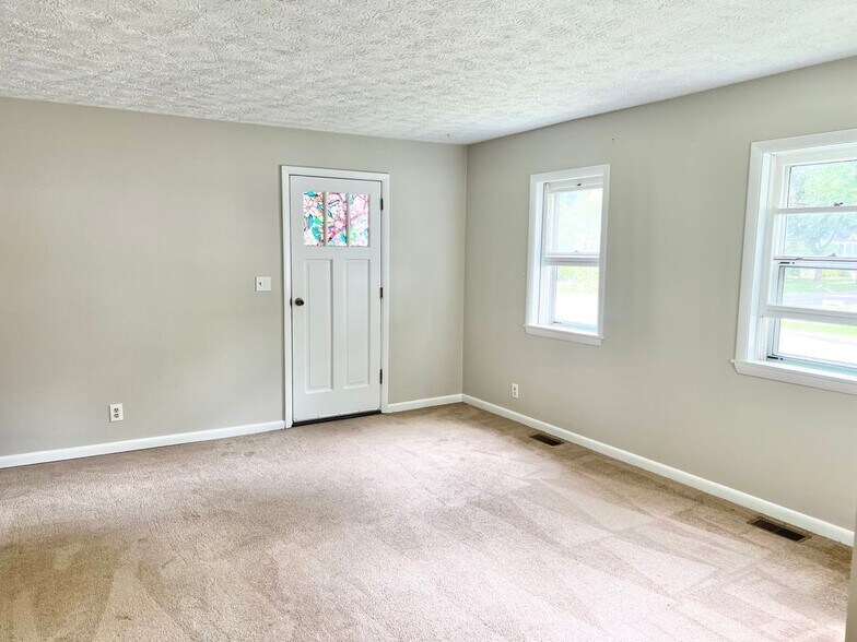 Building Photo - 71 Roselawn Ave