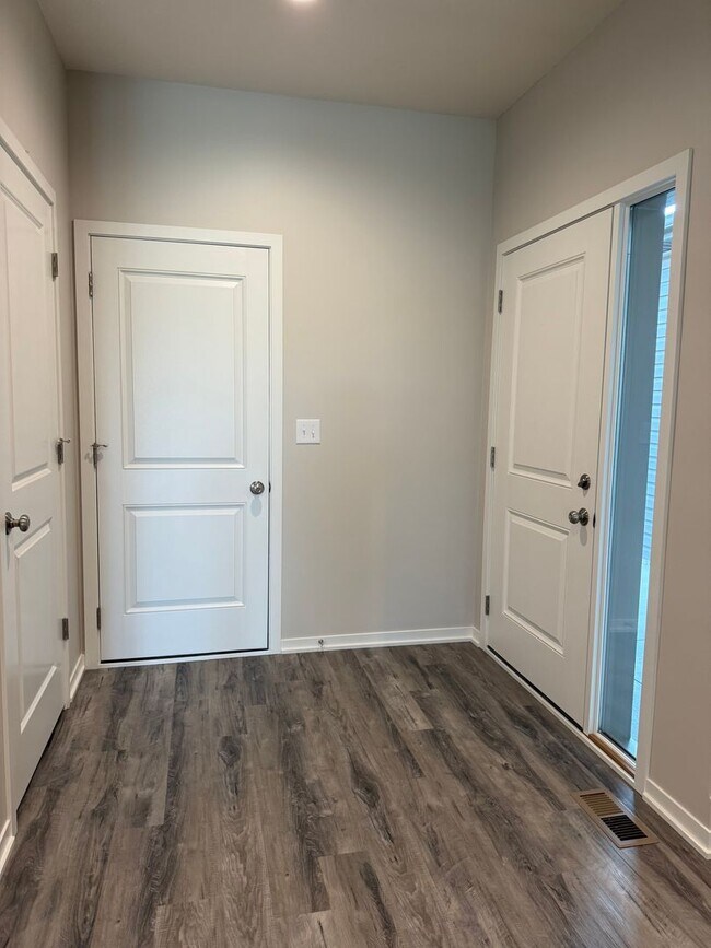 Building Photo - 7013 Claystone Dr