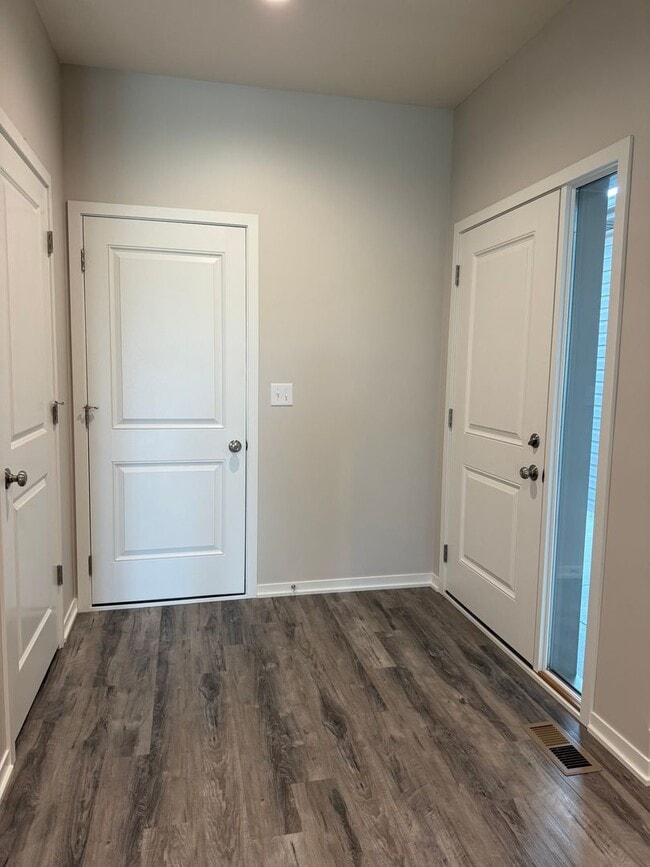 Building Photo - Brand New ranch 2 bedroom in North Lincoln
