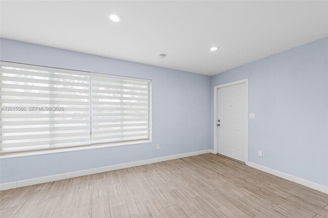 Building Photo - 309 NW 43rd Ave