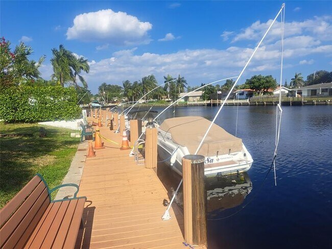 Building Photo - 110 Cypress Club Dr