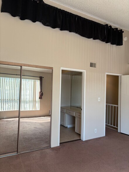 Building Photo - 7226 Jordan Ave