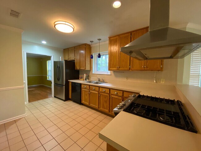 Building Photo - 3466 Hyde Park Way