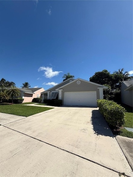 Building Photo - 665 SE 25th Ln