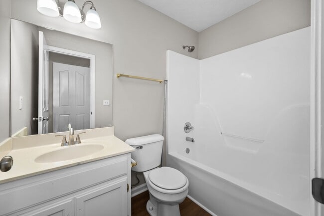 Building Photo - 2426 Willowbrook Dr