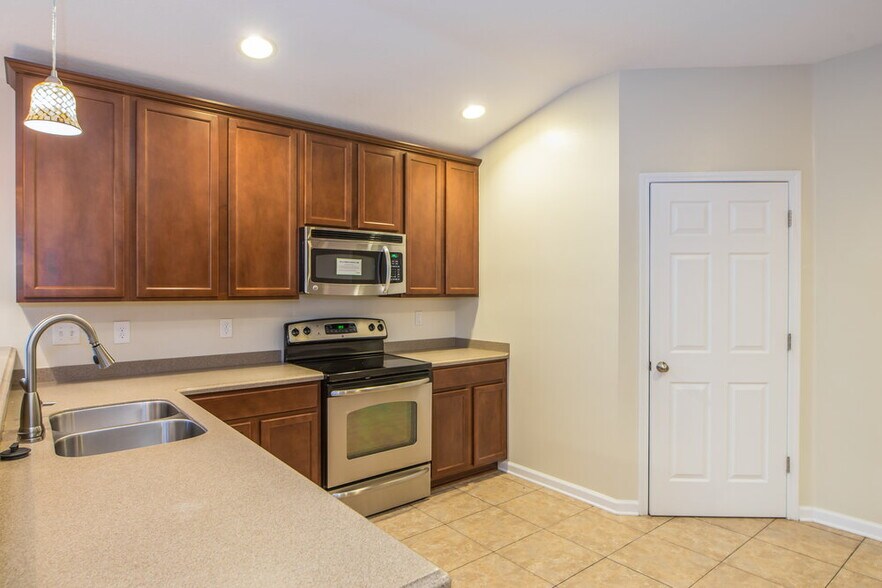 Building Photo - 108 Corral Cir