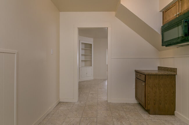 Building Photo - Adorable 3 Bedroom Home in Sunset Addition!