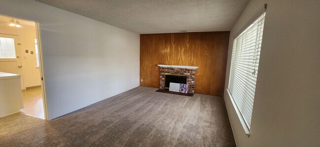 Building Photo - 5929 Lake Crest Way