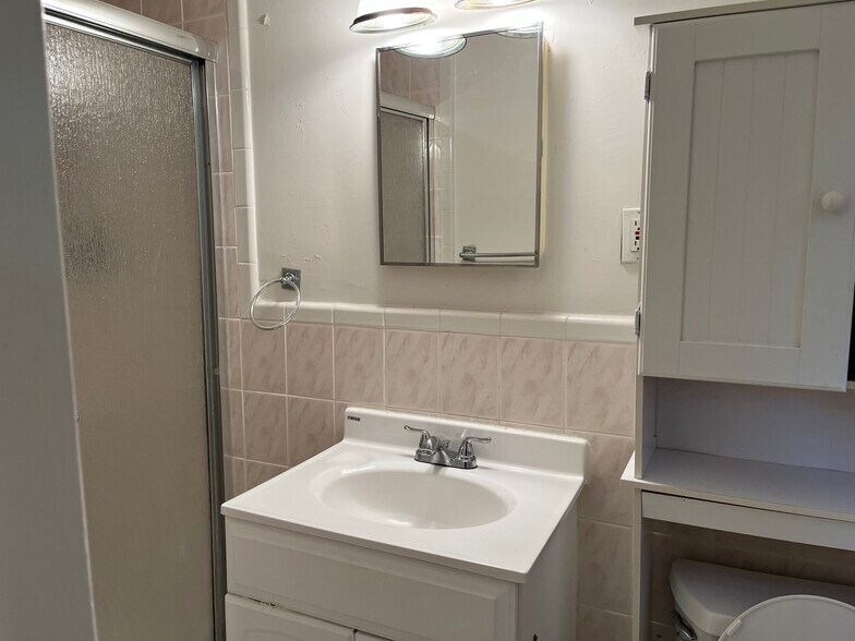 Building Photo - 7206 Bayside Ct