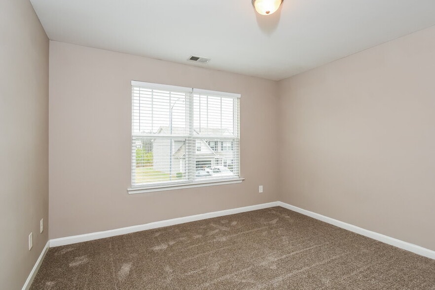 Building Photo - 602 Fieldcrest Dr