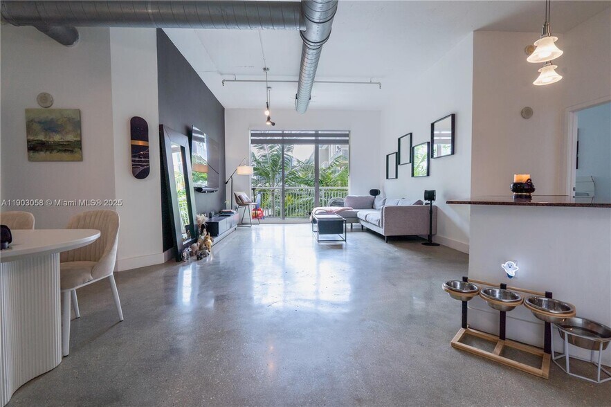 Primary Photo - 2001 Biscayne Blvd