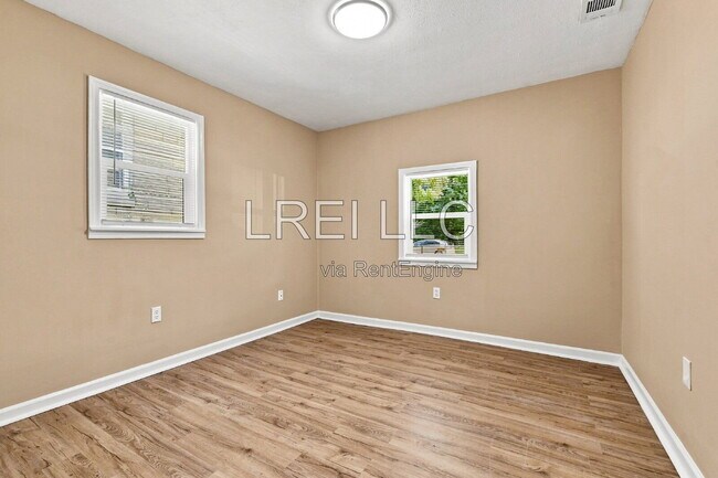 Building Photo - 4014 Parthenia Ave