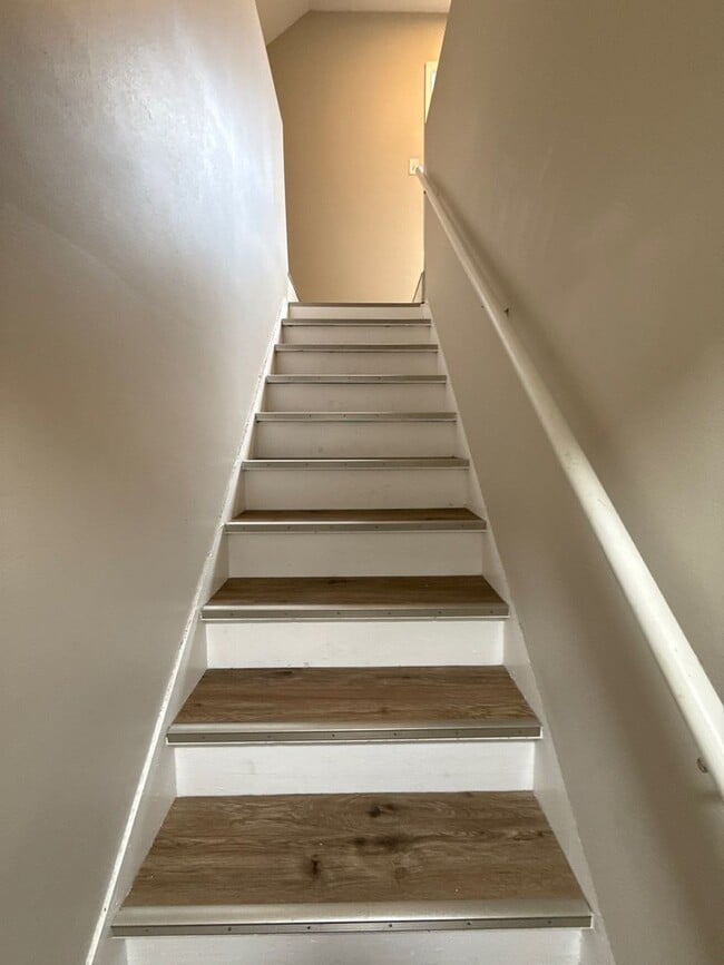 Building Photo - Renovated 3-Bedroom Home – We Welcome Sect...