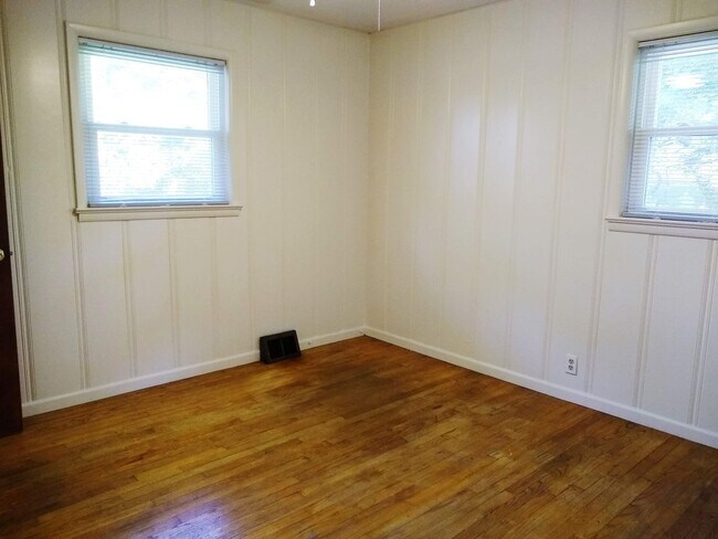 Building Photo - 218 S Hillsdale Ct