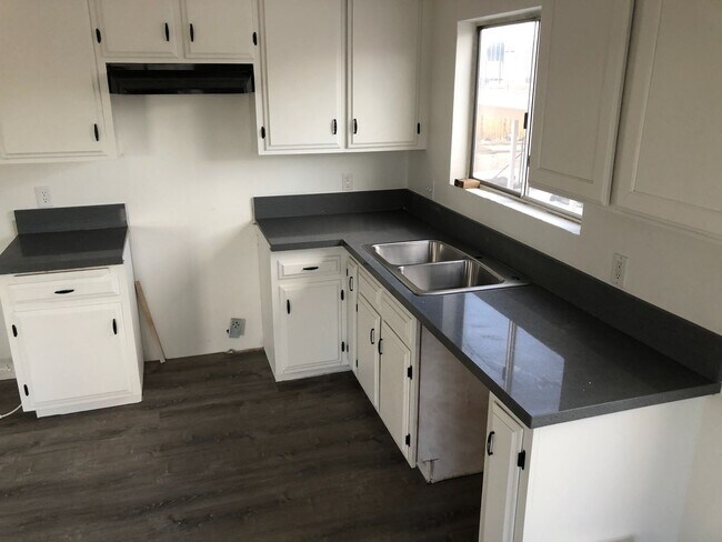 Building Photo - 3541 Tecumseh Dr