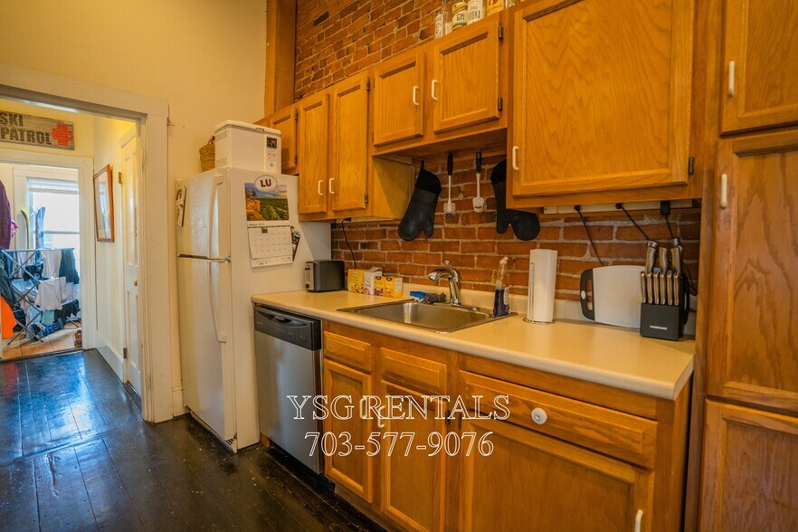 Building Photo - 51 Riverdale St