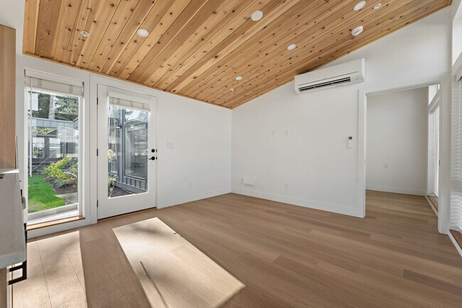 Building Photo - Morris Street Commons Modualr Living! 1/1 Community Living!