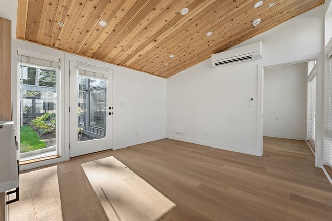 Building Photo - Morris Street Commons Modualr Living! 2/1 55+ Community Living!