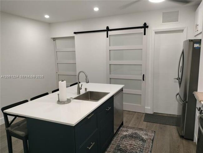 Building Photo - 2700 SW 28th Ct