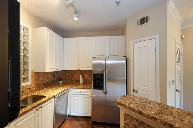 Building Photo - Villa Sonoma Brookhaven