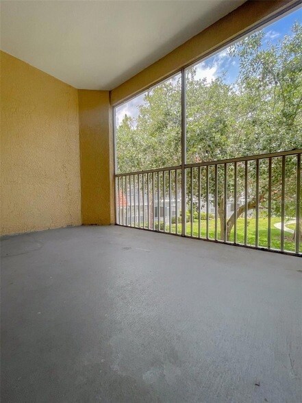 Building Photo - 18001 Richmond Pl Dr