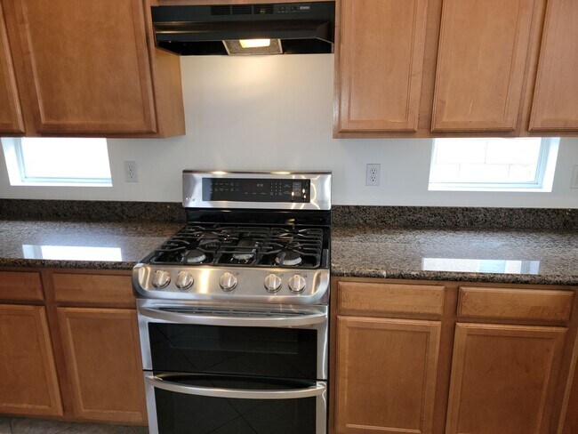 Building Photo - AWESOME HEDERSON GATED COMMUNITY TWO STORY