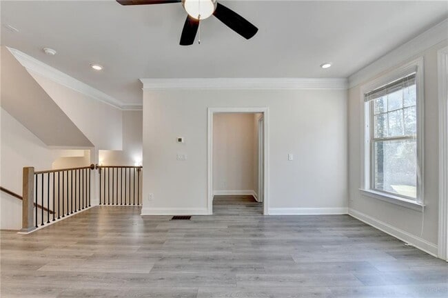 Building Photo - 3159 Clairebrooke Ave