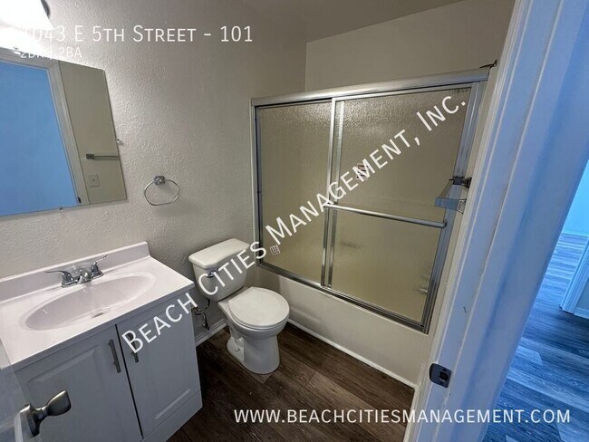 Building Photo - 1043 E 5th St