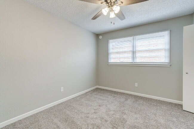Building Photo - Wonderful 3/2/1 in Central Lubbock!