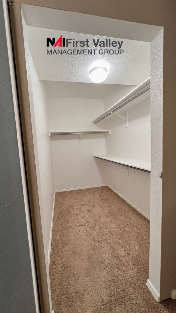 Building Photo - *****Half off First Months Rent ***** 3 Be...