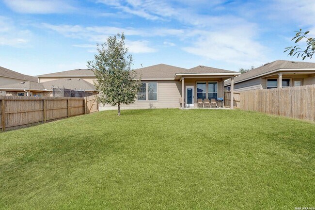 Building Photo - 322 Walnut Crest