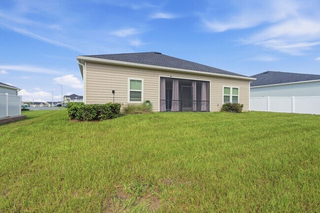 Building Photo - 13697 NW Convergence Blvd