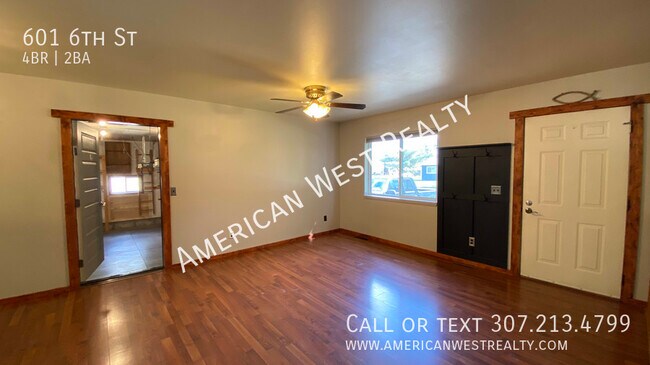 Building Photo - 601 6th St