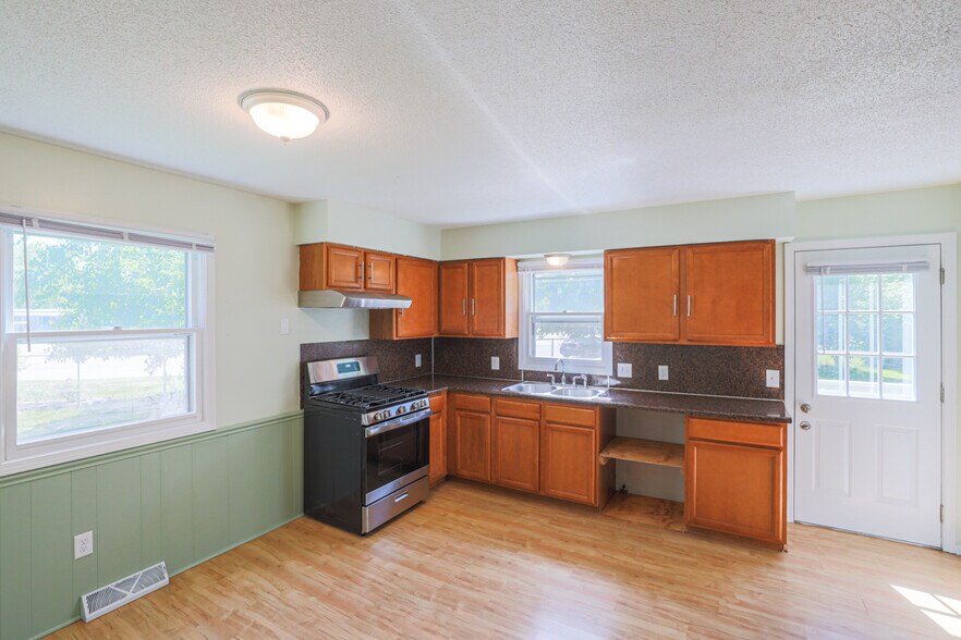 Building Photo - 156 Sluyter St SE