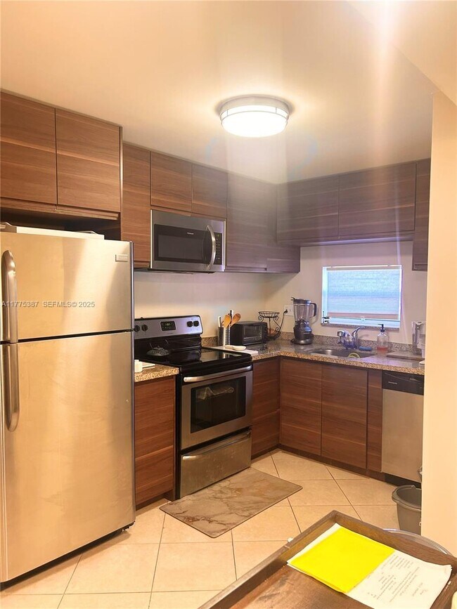 Building Photo - 361 S Hollybrook Dr