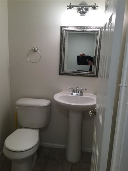 Building Photo - 5999 Village Cir S