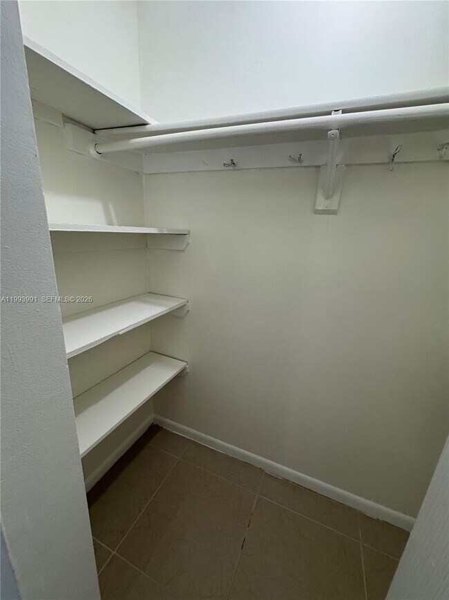 Building Photo - 30 SE 4th Ave