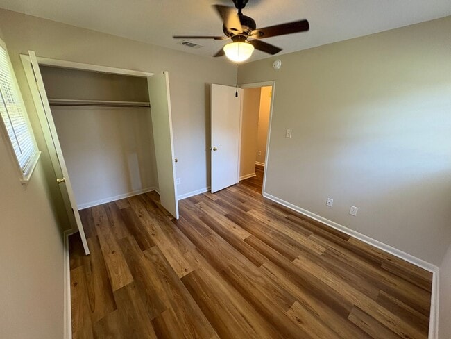 Building Photo - 2bed/1bath Duplex