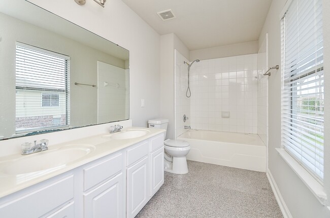Building Photo - 13410 Cricklewood Creek Ln