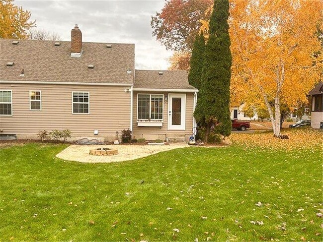 Building Photo - 2836 Dakota Ave S