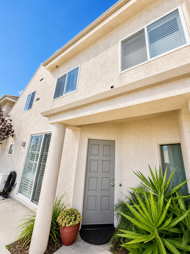 Building Photo - Coastal Living at It's Best! Pacific Beach Townhome with Incredible Rooftop Views!