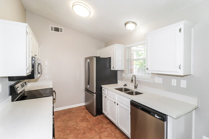 Building Photo - 5930 Garden Ridge Dr