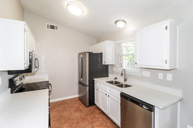 Building Photo - 5930 Garden Ridge Dr