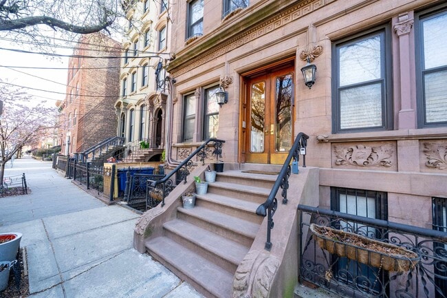 Building Photo - 253 8th St