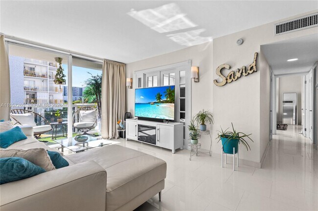 Building Photo - 1345 Lincoln Rd