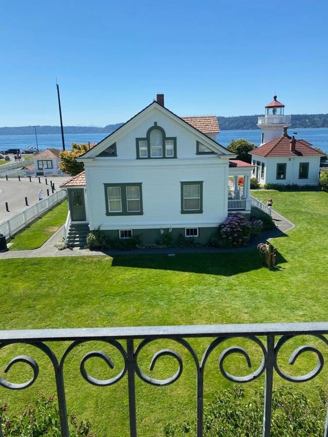Building Photo - RARE on the Waterfront, beach, Sound view ...