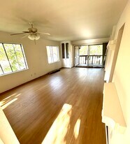 Building Photo - 31504 W Nine Dr