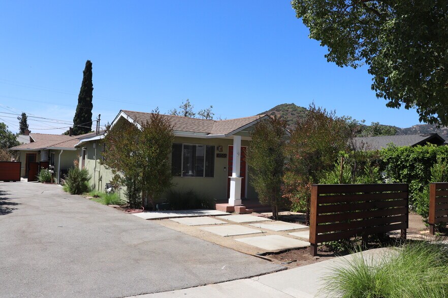 Building Photo - 4048 Baywood St